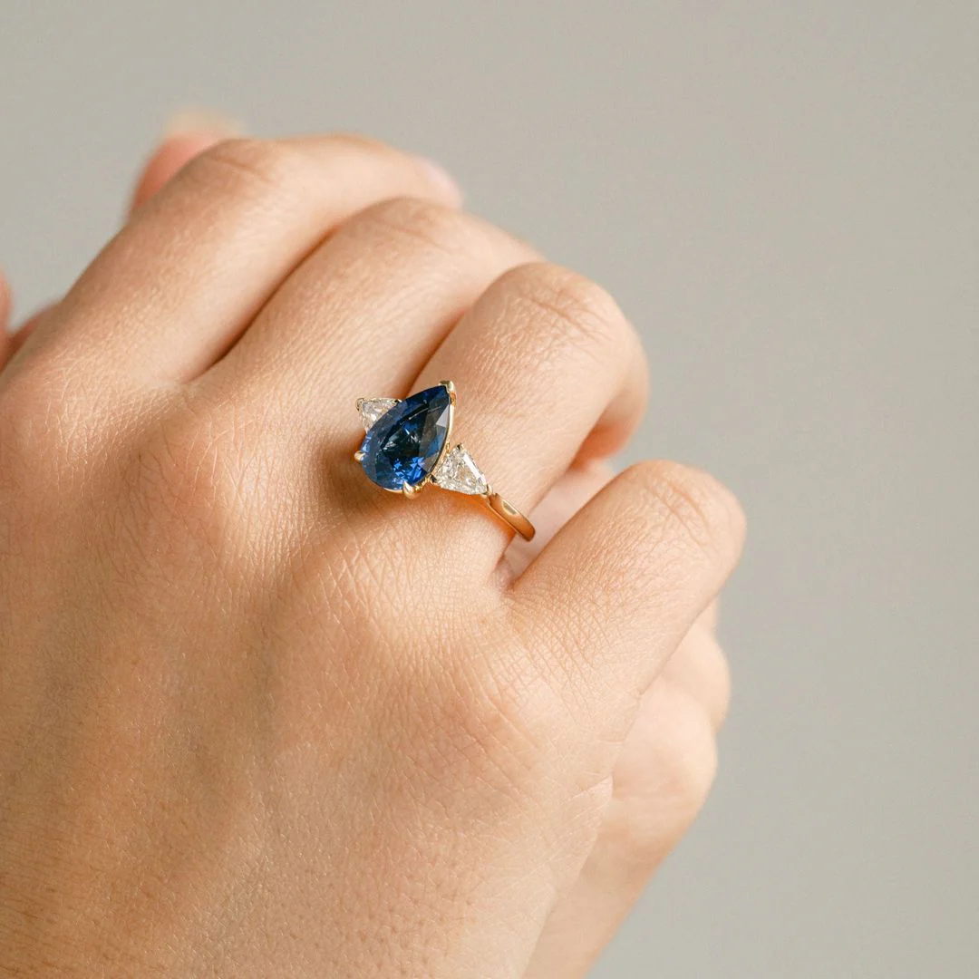 Pear Shape Blue Sapphire With Shield Shape Diamond Accents - Image 4