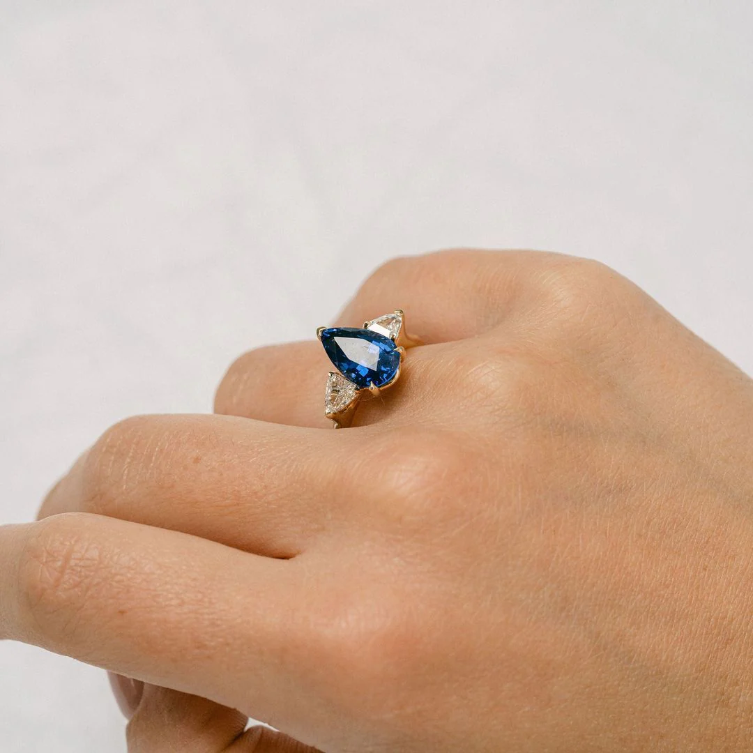 Pear Shape Blue Sapphire With Shield Shape Diamond Accents - Image 5