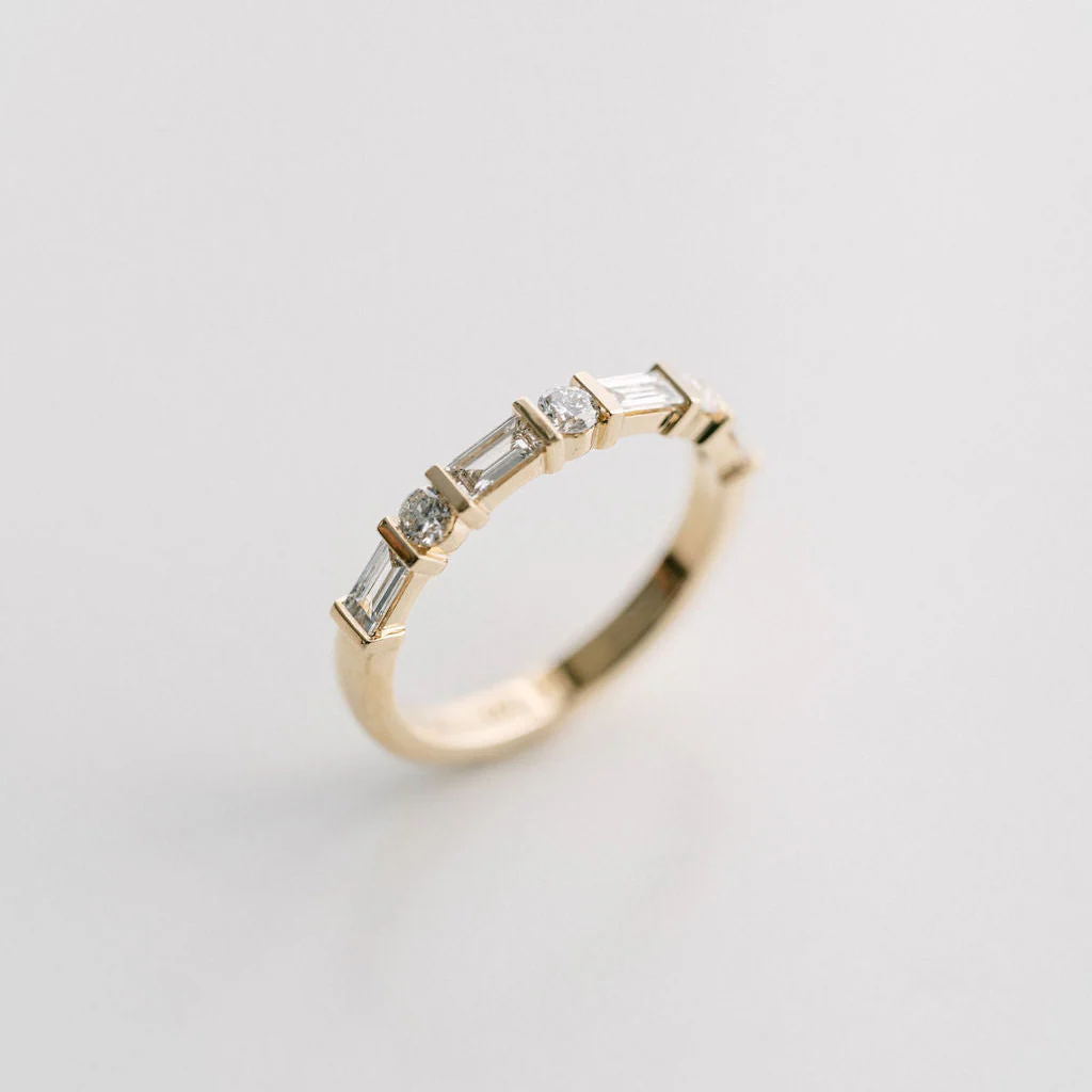 Baguette Cut & Round Brilliant Diamond Alternating Bar Band - Image 3