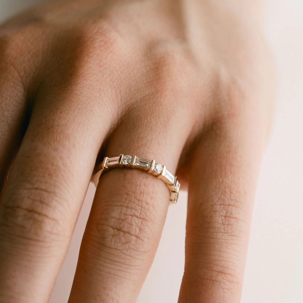 Baguette Cut & Round Brilliant Diamond Alternating Bar Band - Image 4