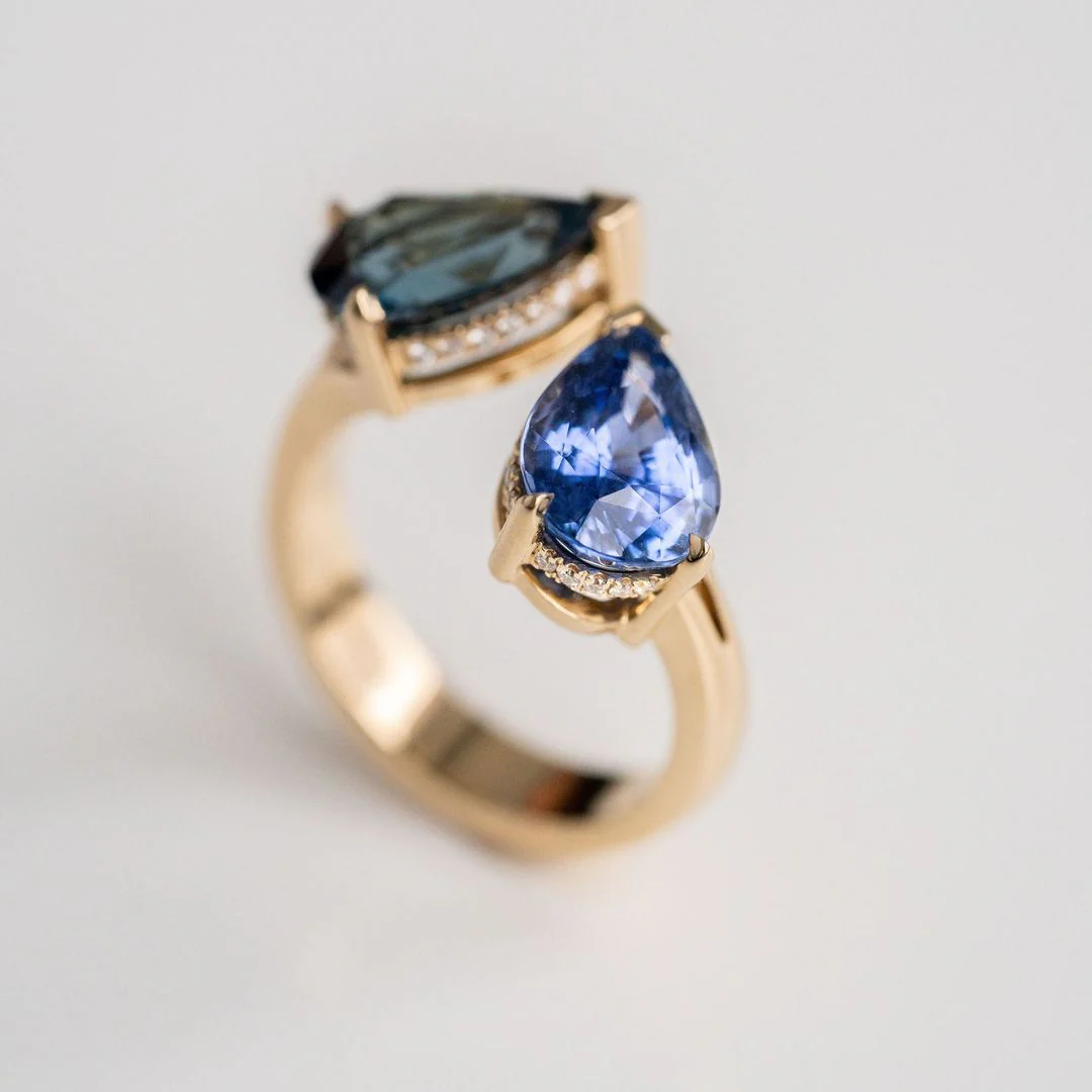 Pear Shape Blue & Teal Sapphire Toi et Moi Gap Ring With Diamond Collar - Image 5