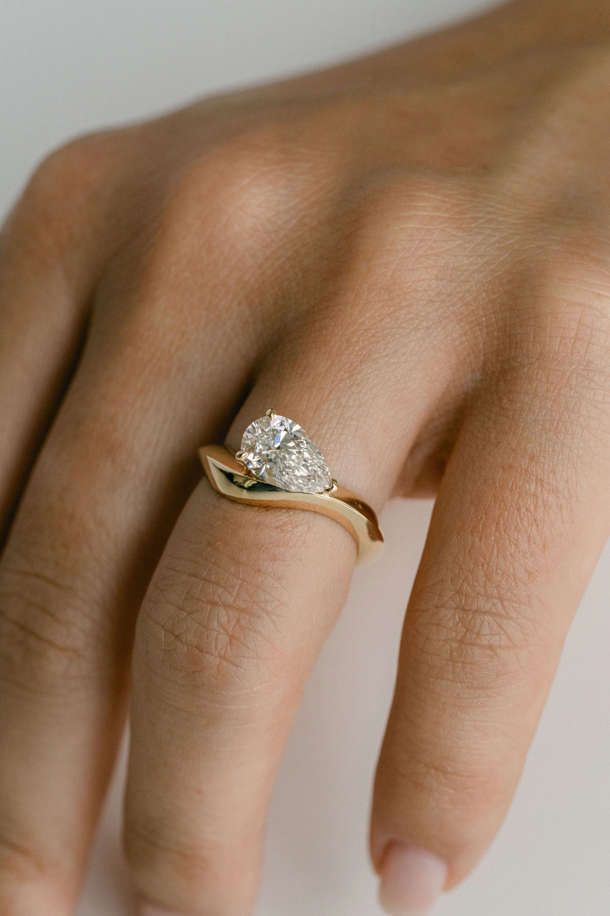 Pear Shape Diamond Knife-Edge Sway Ring - Image 3