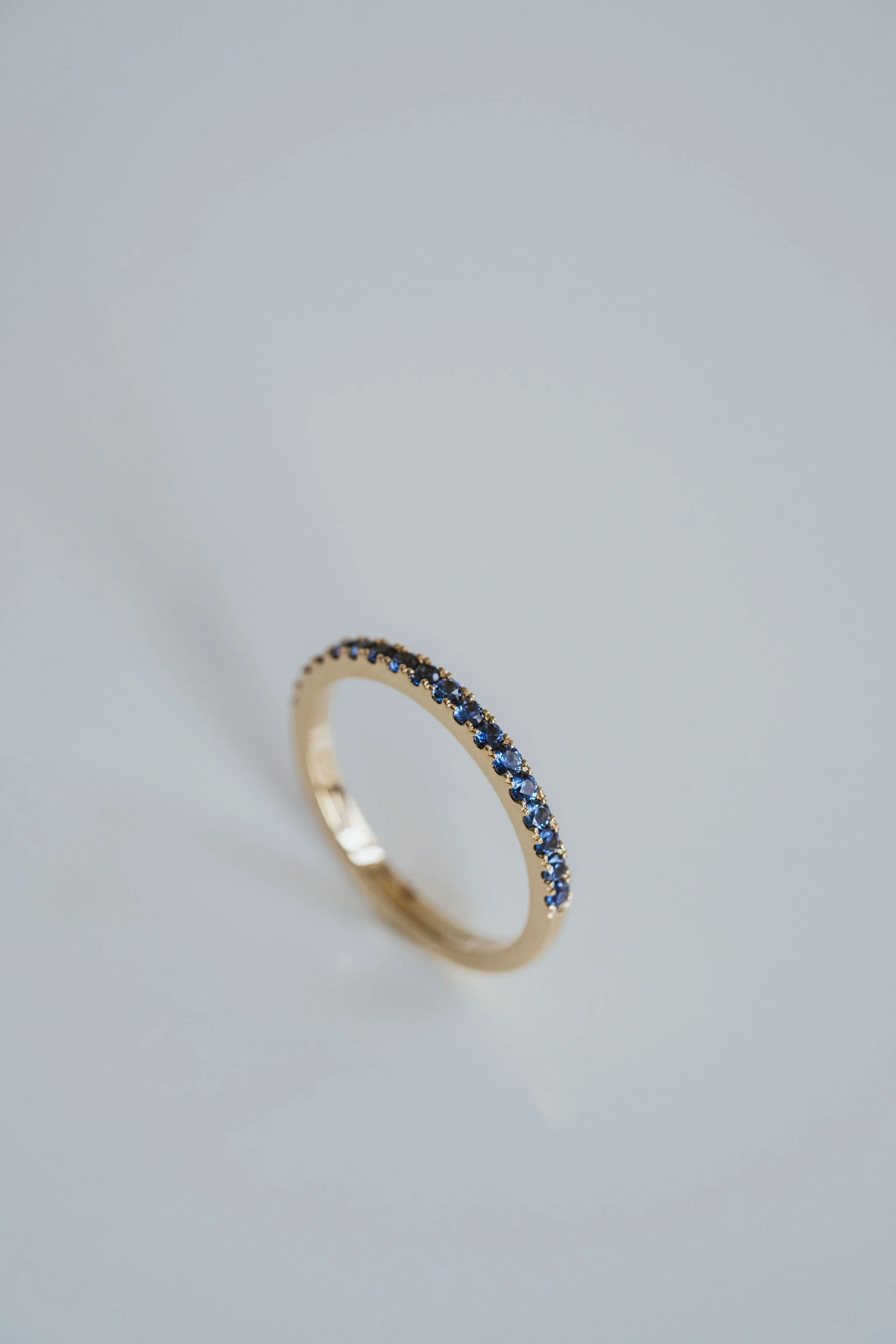 Round Blue Sapphire Pavé Band - Image 3