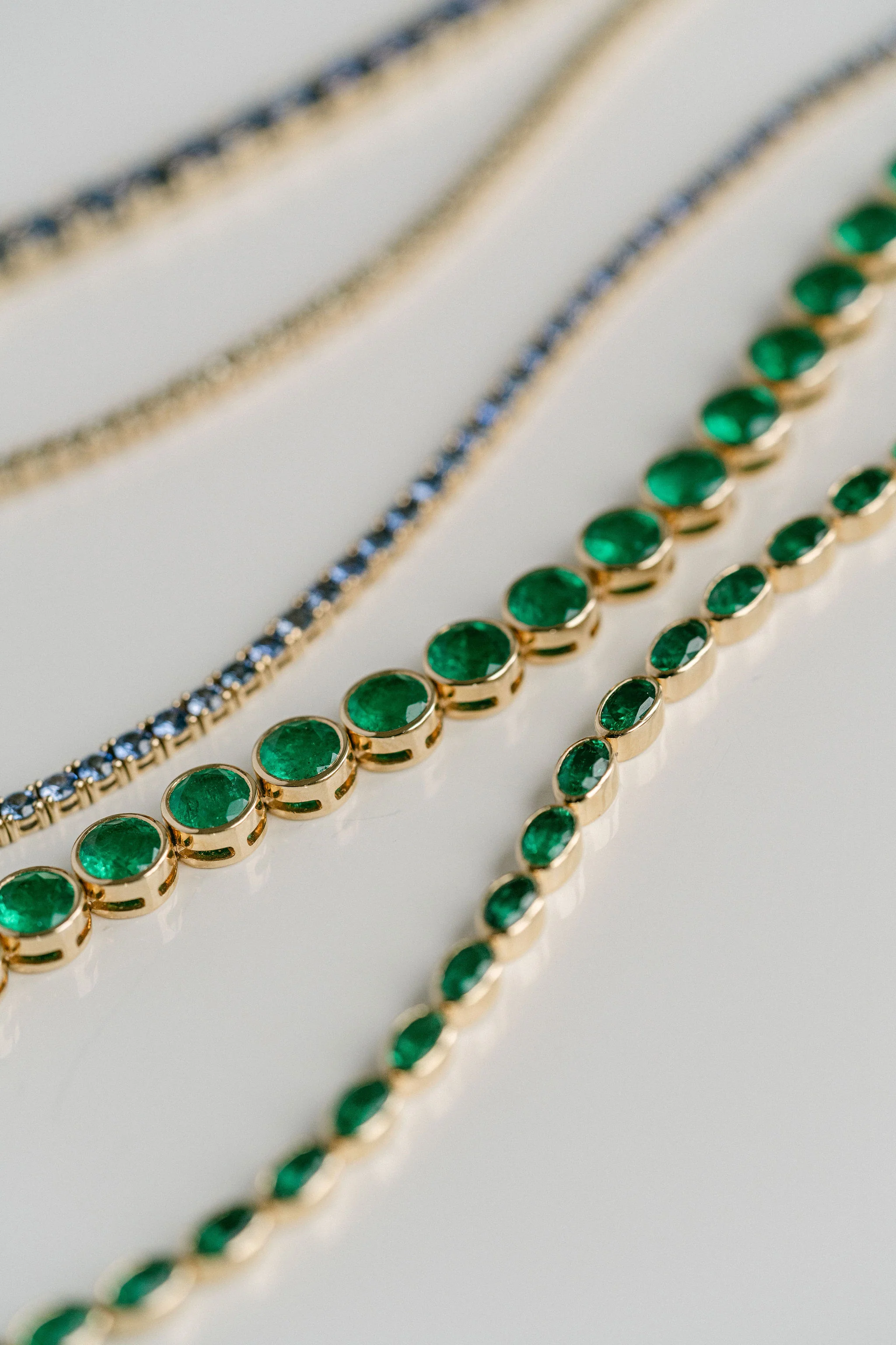 Round Emerald Bezel Tennis Bracelet With Diamonds - Image 8