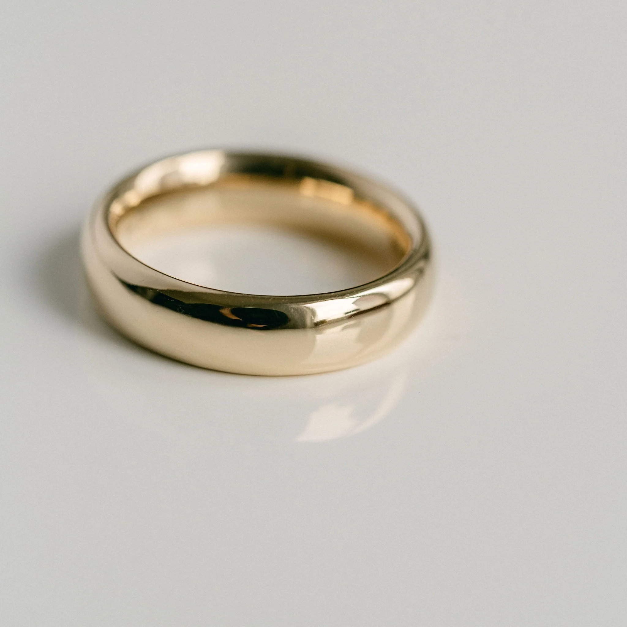 Round Polished Heavy Mens Band - Image 3