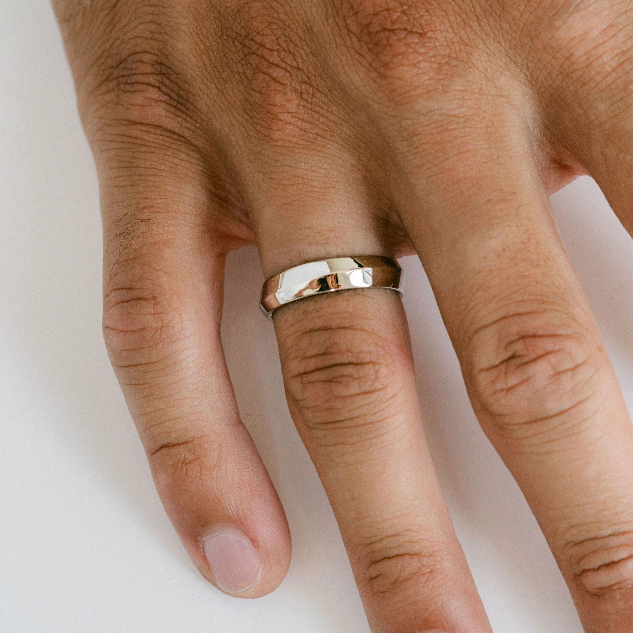 Round Polished Wave Mens Band - Image 5