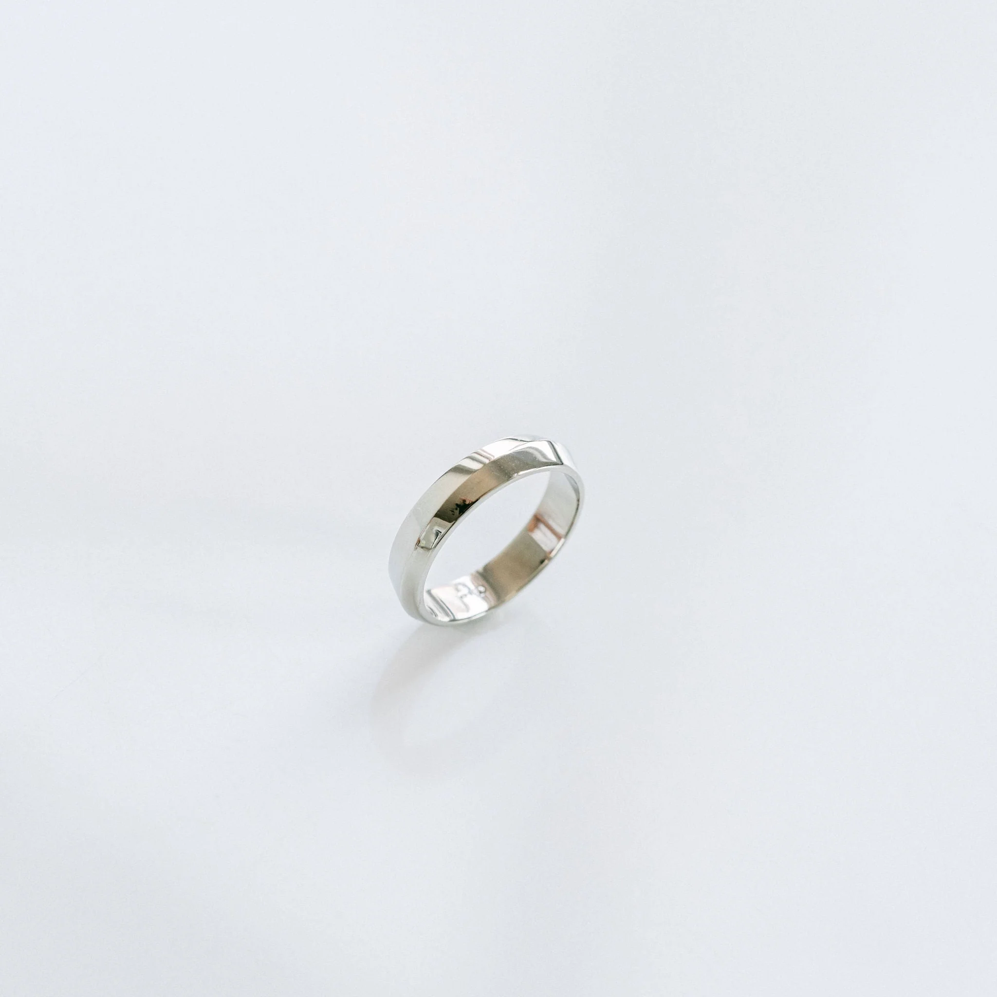 Round Polished Wave Mens Band - Image 6