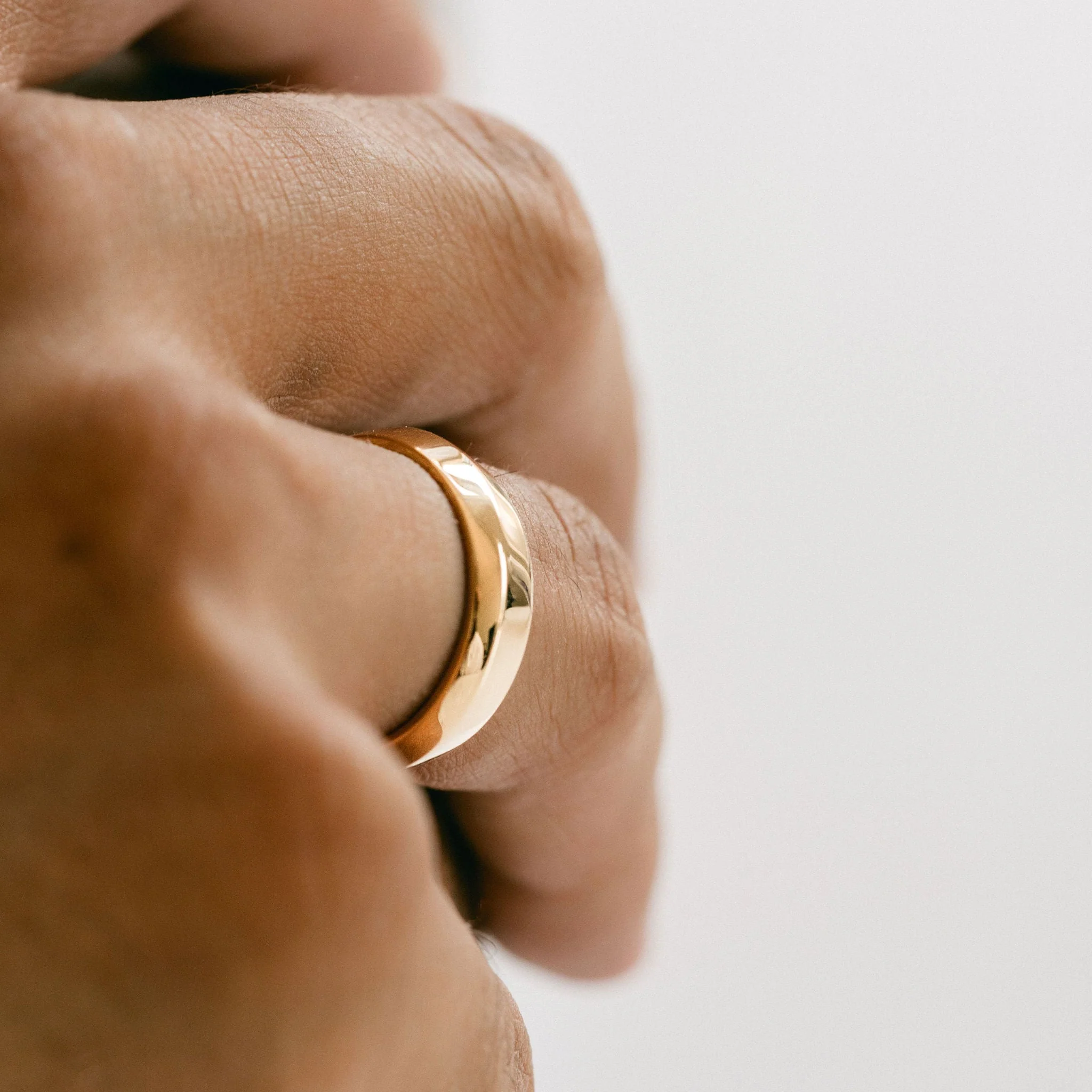 Round Polished Wave Mens Band - Image 8