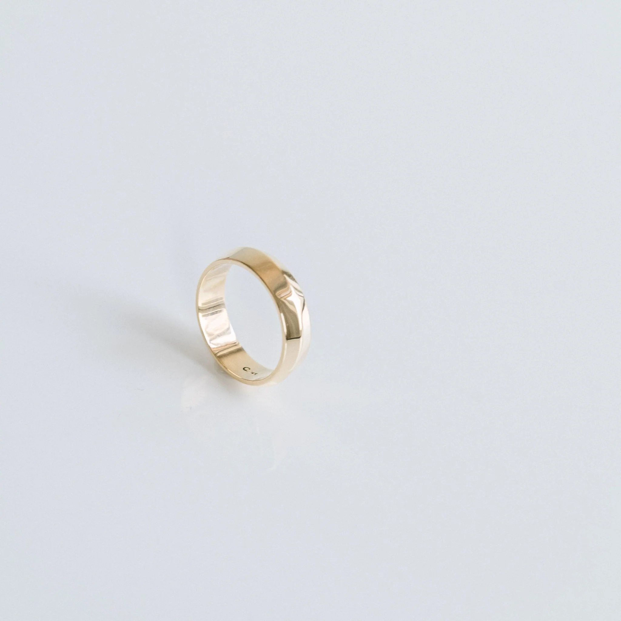 Round Polished Wave Mens Band - Image 9